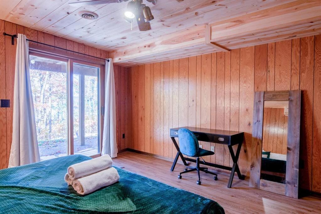 Fall Getaway Resort-3 King Suites, Dog-Friendly Seeley Екстериор снимка