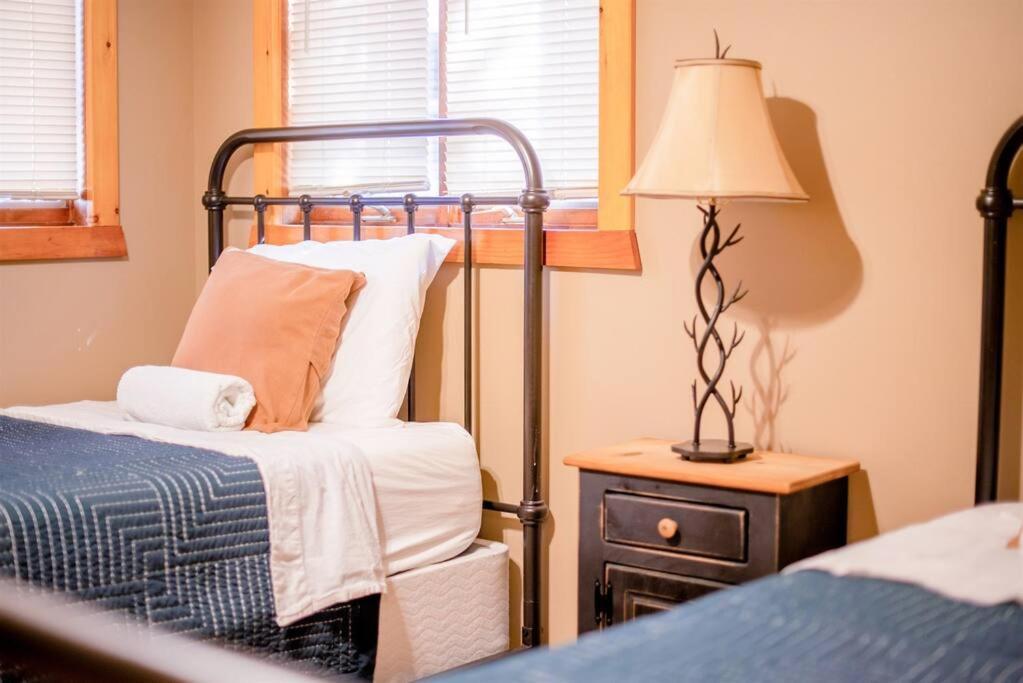 Fall Getaway Resort-3 King Suites, Dog-Friendly Seeley Екстериор снимка