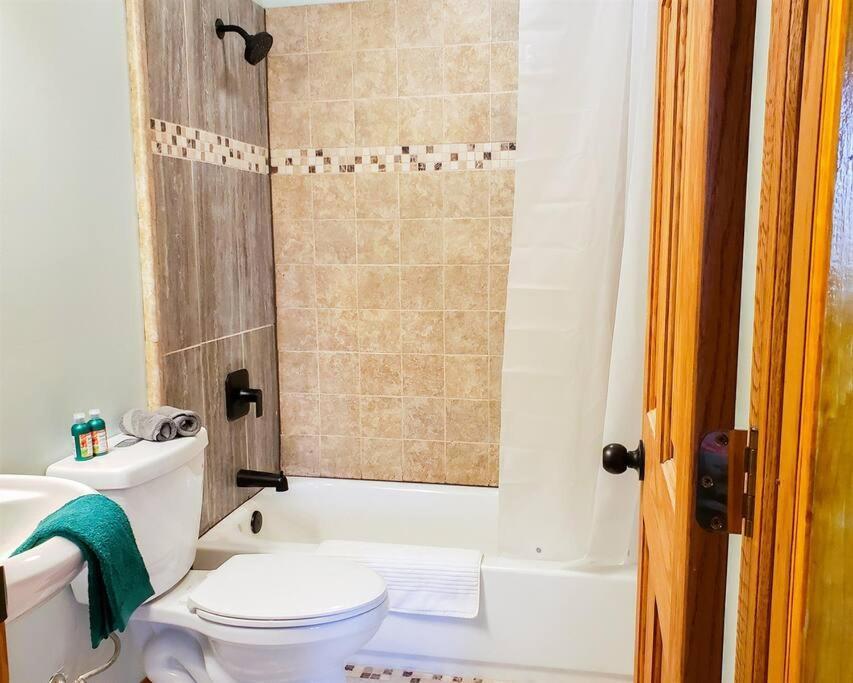 Fall Getaway Resort-3 King Suites, Dog-Friendly Seeley Екстериор снимка