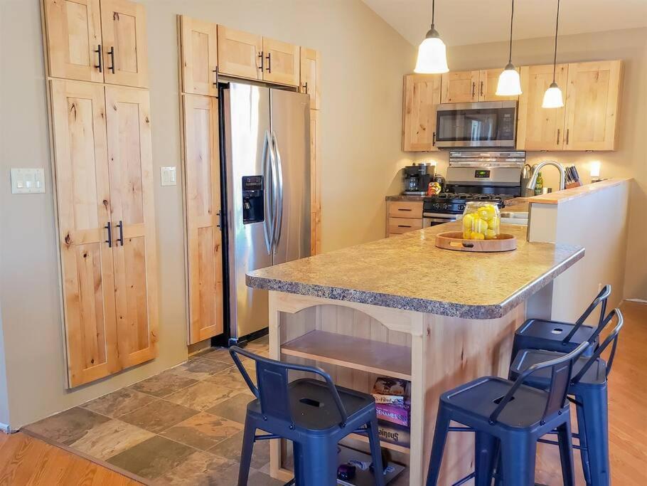 Fall Getaway Resort-3 King Suites, Dog-Friendly Seeley Екстериор снимка
